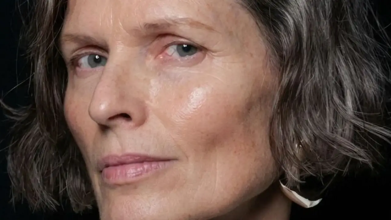 Cómo rejuvenecer la piel alrededor de los labios.