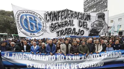 La CGT, CTA y la UTEP se movilizaron en contra de la morosidad y endeudamiento familiar La CGT, CTA y la UTEP se movilizaron en contra de la morosidad y endeudamiento familiar