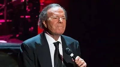 Julio Iglesias. Julio Iglesias.