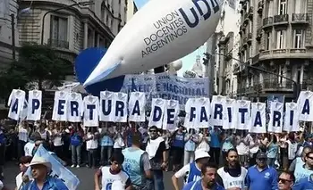 Docentes de Catamarca denuncian presión salarial de Jalil: "Extorsiva" | El conflicto social
