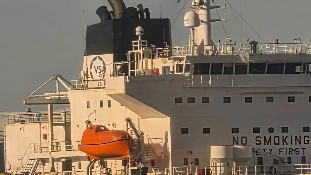 Tierra del Fuego cruzó a Milei por un buque británico en Ushuaia