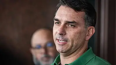 Flávio Bolsonaro acusó a Lula de haber provocado los arancelazos de Estados Unidos Flávio Bolsonaro acusó a Lula de haber provocado los arancelazos de Estados Unidos