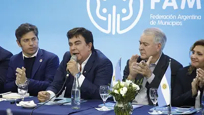 Fernando Espinoza apuntó contra Milei por la morosidad en Argentina: "La gente se endeuda por comida, medicamentos y pagar la luz" Fernando Espinoza apuntó contra Milei por la morosidad en Argentina: "La gente se endeuda por comida, medicamentos y pagar la luz"
