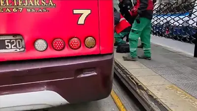Un colectivo atropelló y mató a una mujer de 78 años: el chofer fue asistido tras quedar en shock Un colectivo atropelló y mató a una mujer de 78 años: el chofer fue asistido tras quedar en shock