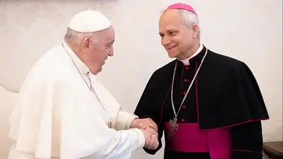 papa León XIV y papa Francisco. papa León XIV y papa Francisco.