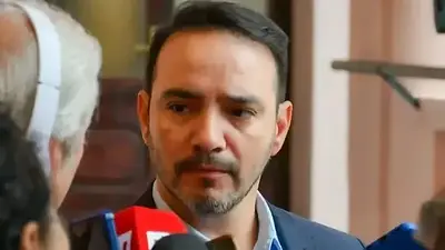 Sin salario en Corrientes: Valdés pateó el aumento en la provincia y los estatales siguen sin fecha Sin salario en Corrientes: Valdés pateó el aumento en la provincia y los estatales siguen sin fecha