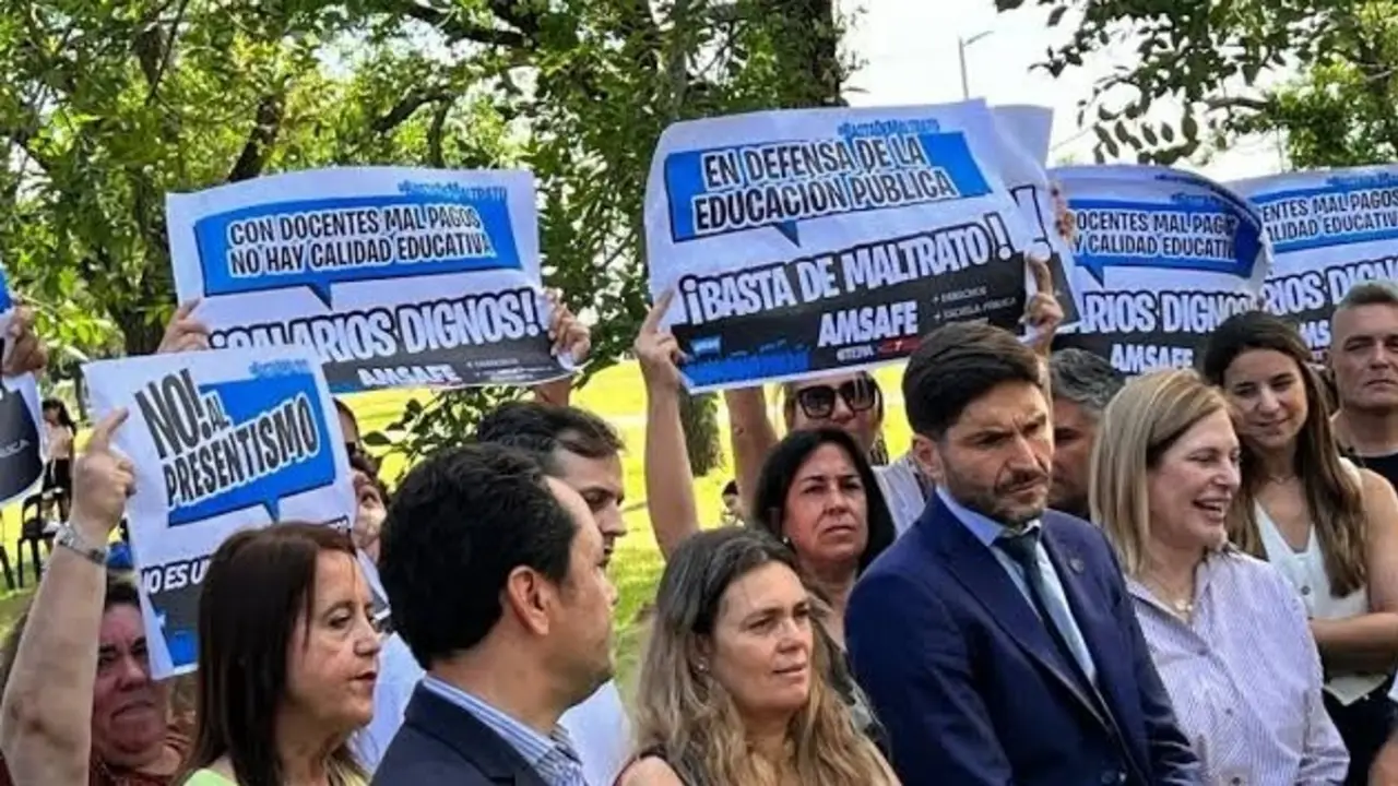 Docentes santafesinos perdieron hasta $17 millones en menos de 3 años: denuncian "robo" salarial de Pullaro