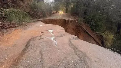 Un aluvión de tierra provocó el derrumbe de una ruta cerca de la cordillera de los Andes Un aluvión de tierra provocó el derrumbe de una ruta cerca de la cordillera de los Andes
