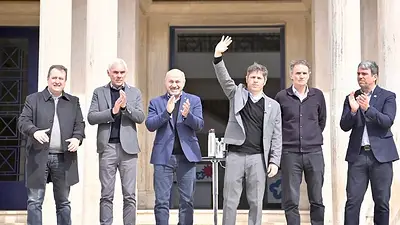 Kicillof inauguró la primera planta embotelladora de Aguas Bonaerenses Kicillof inauguró la primera planta embotelladora de Aguas Bonaerenses