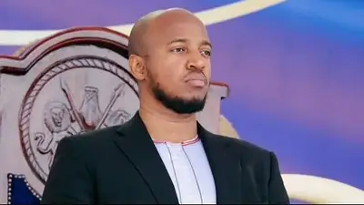 Murió el rey Oyo de Uganda, el rey más joven de todo el mundo Murió el rey Oyo de Uganda, el rey más joven de todo el mundo