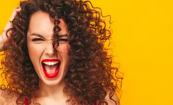 Cómo lograr un cabello definido en solo 10 minutos | Moda