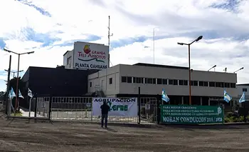 Crisis en Granja Tres Arroyos: cerró su planta en Capitán Sarmiento y temen despidos | Planta avícola