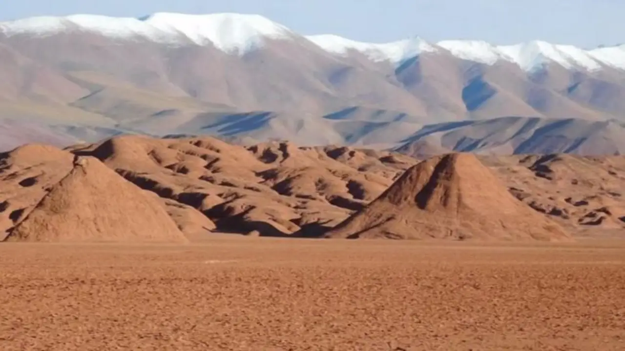 Dónde queda el “Desierto de Atacama argentino”, el paisaje rojo que parece de otro planeta