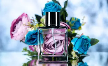 Los 8 perfumes ideales para mujeres de 60 años en primavera | Perfume