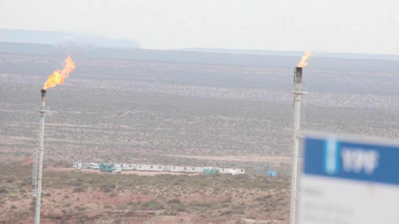 YPF dice que siguen bloqueadas sus operaciones en Loma La Lata