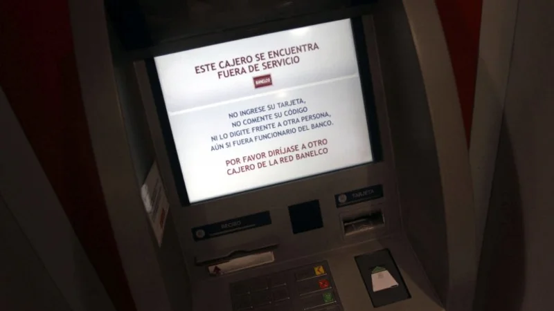 Un problema técnico en los cajeros Banelco generó inconvenientes a miles de usuarios