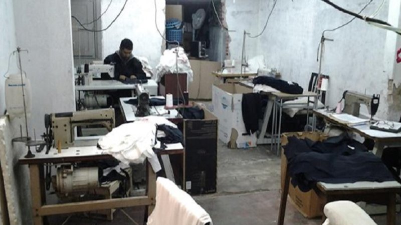 AFIP clausuró taller clandestino que confeccionaba ropa para Vitamina y Ayres