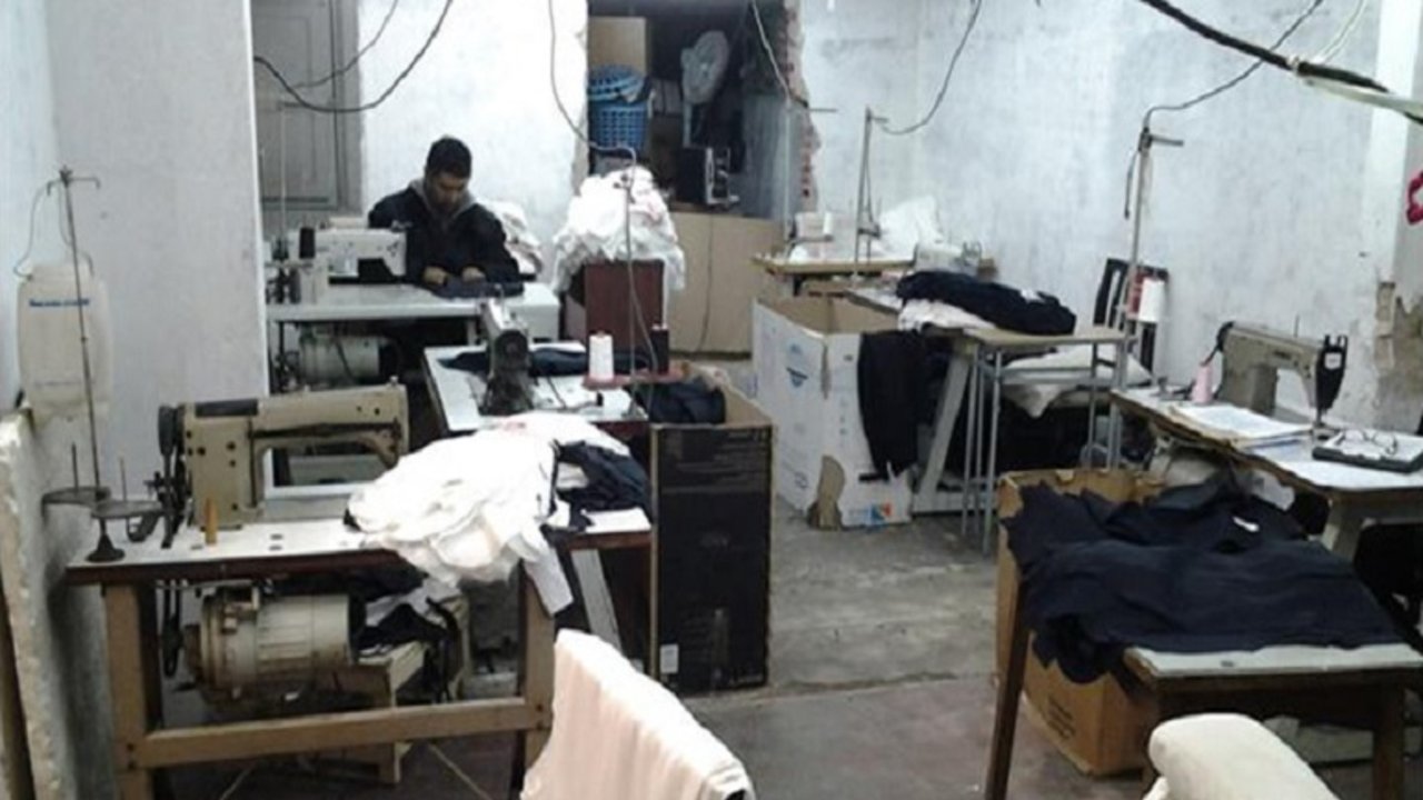 AFIP clausuró taller clandestino que confeccionaba ropa para Vitamina y Ayres