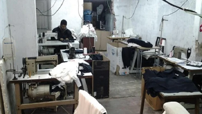 AFIP clausuró taller clandestino que confeccionaba ropa para Vitamina y Ayres