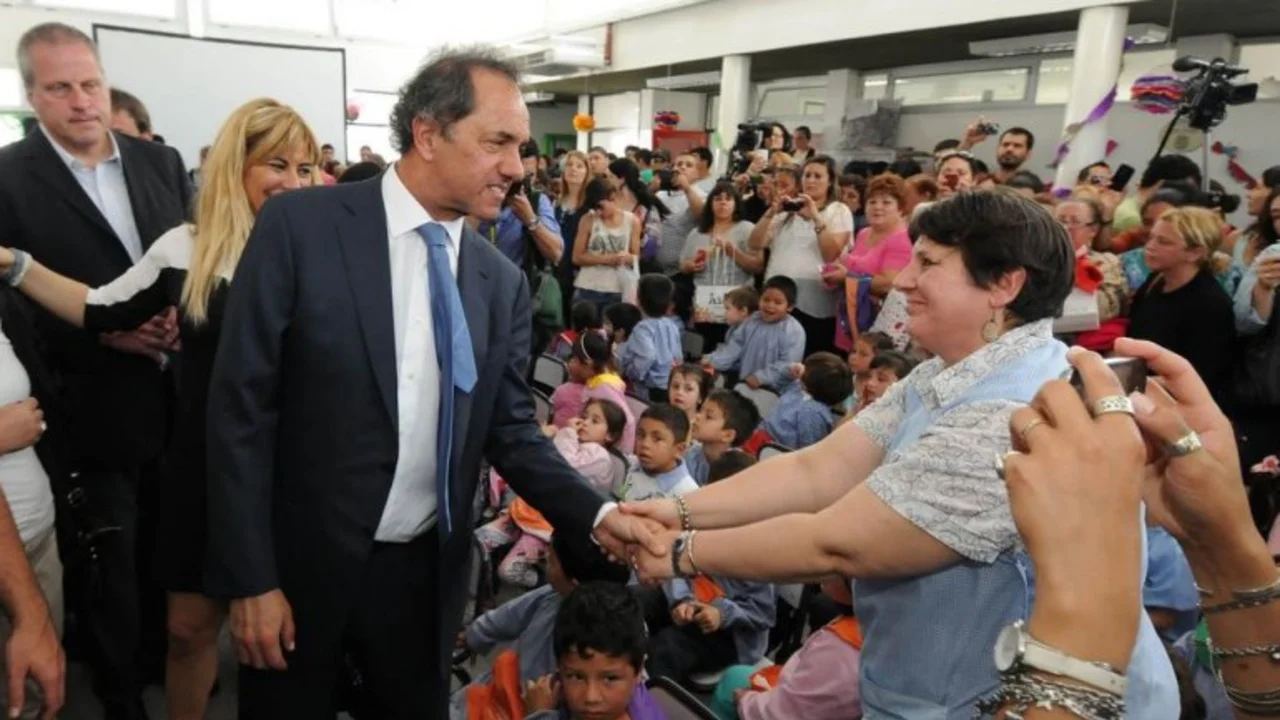 Scioli festejó el Día del Maestro con propuestas educativas