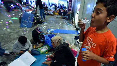 Refugiados: Alemania vuelve a los controles y suspende trenes Refugiados: Alemania vuelve a los controles y suspende trenes