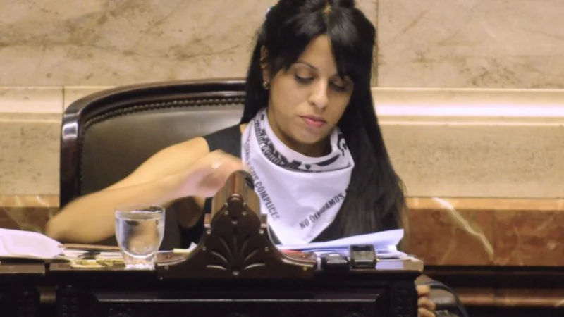 Donda le respondió a Kicillof: "Si quiere salir en los diarios, que no agreda ni mienta"