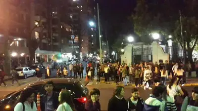 San Isidro: murió cuando se evacuaba el edificio por el sismo en Chile San Isidro: murió cuando se evacuaba el edificio por el sismo en Chile