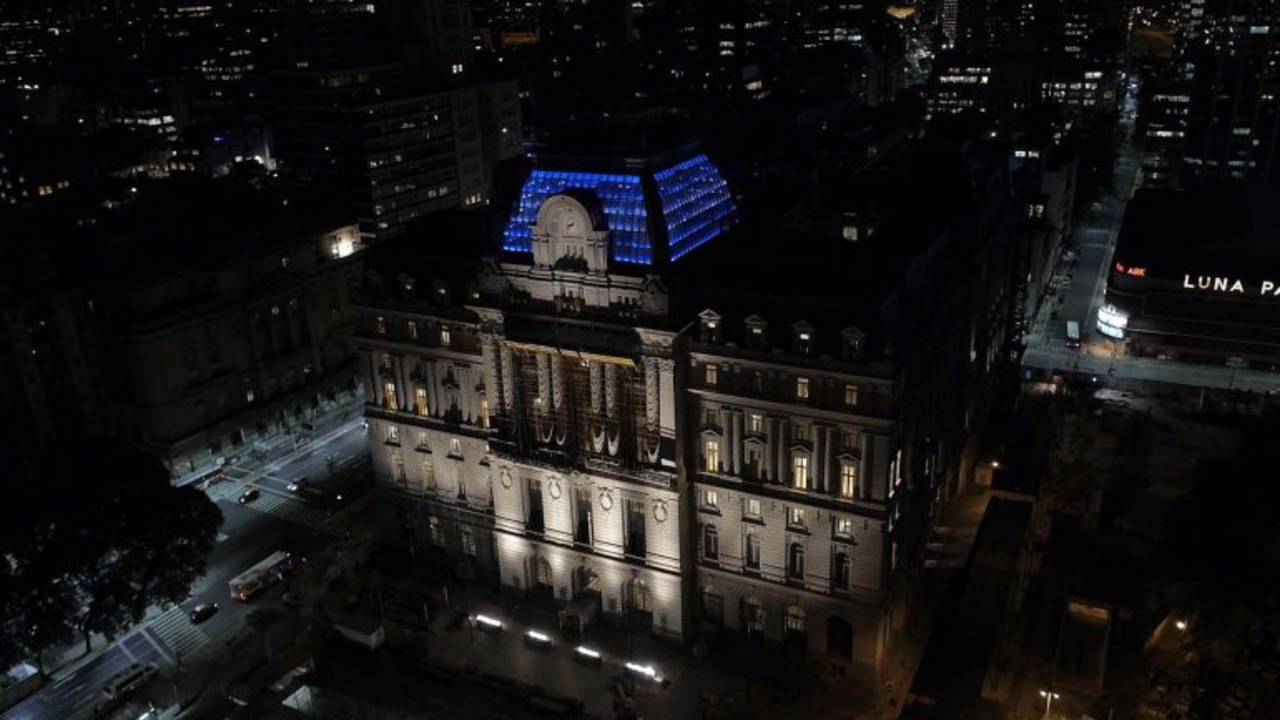 Evacuaron el Centro Cultural Kirchner por amenaza de bomba