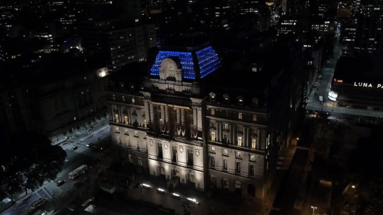 Evacuaron el Centro Cultural Kirchner por amenaza de bomba