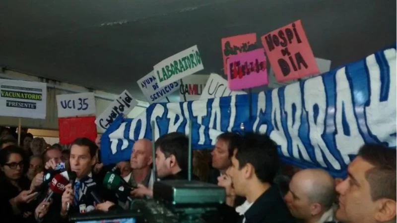 Garrahan: trabajadores se unieron en un abrazo simbólico contra el recorte PRO