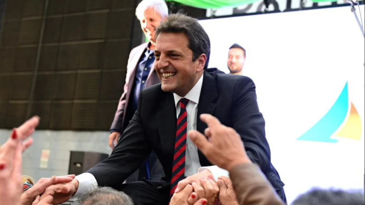 Massa: "Scioli tendría que decir que le gustaría debatir pero que Cristina no lo deja"