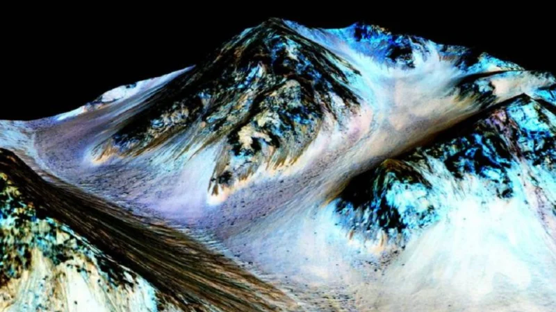 La NASA encontró agua líquida en Marte