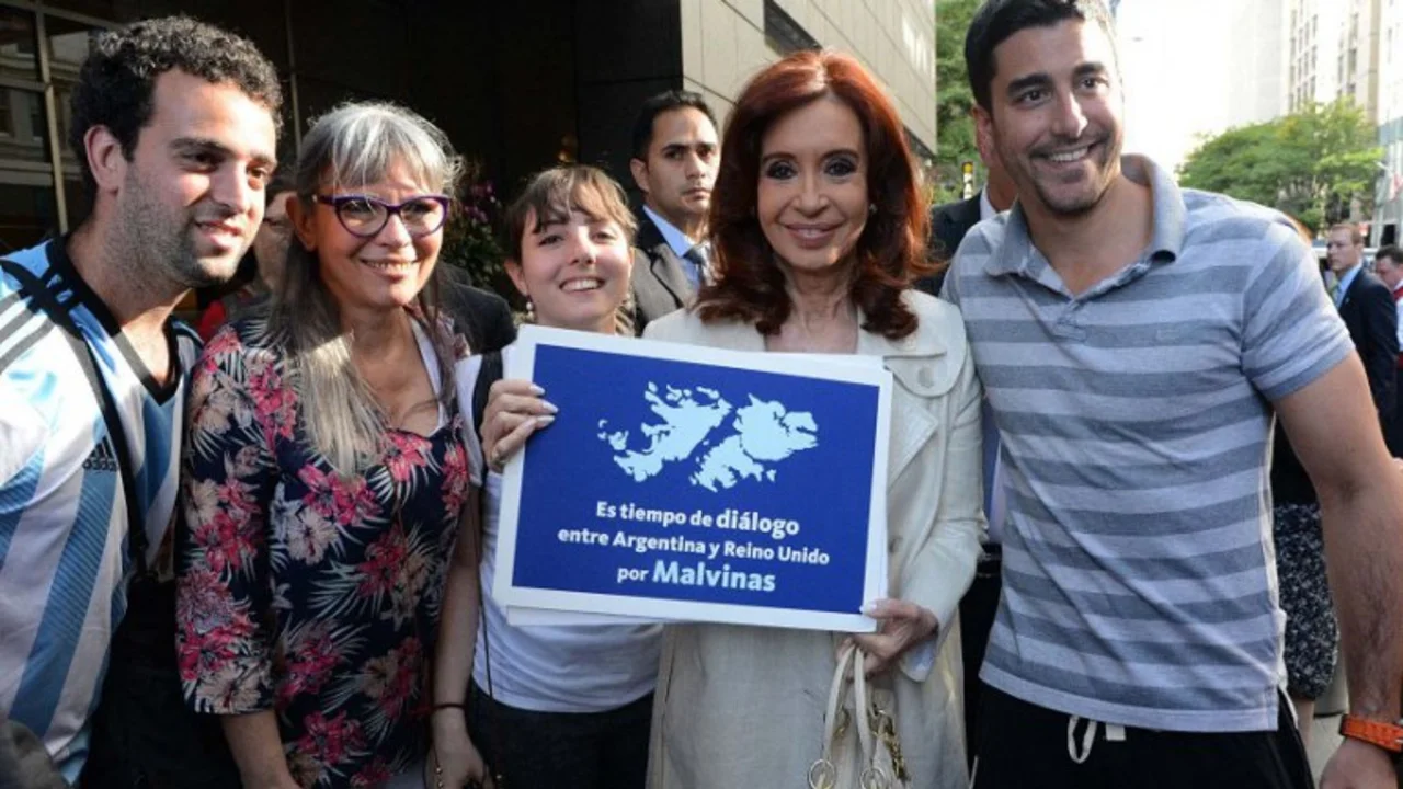 Al igual que el Papa, Cristina se sumó a la campaña por Malvinas