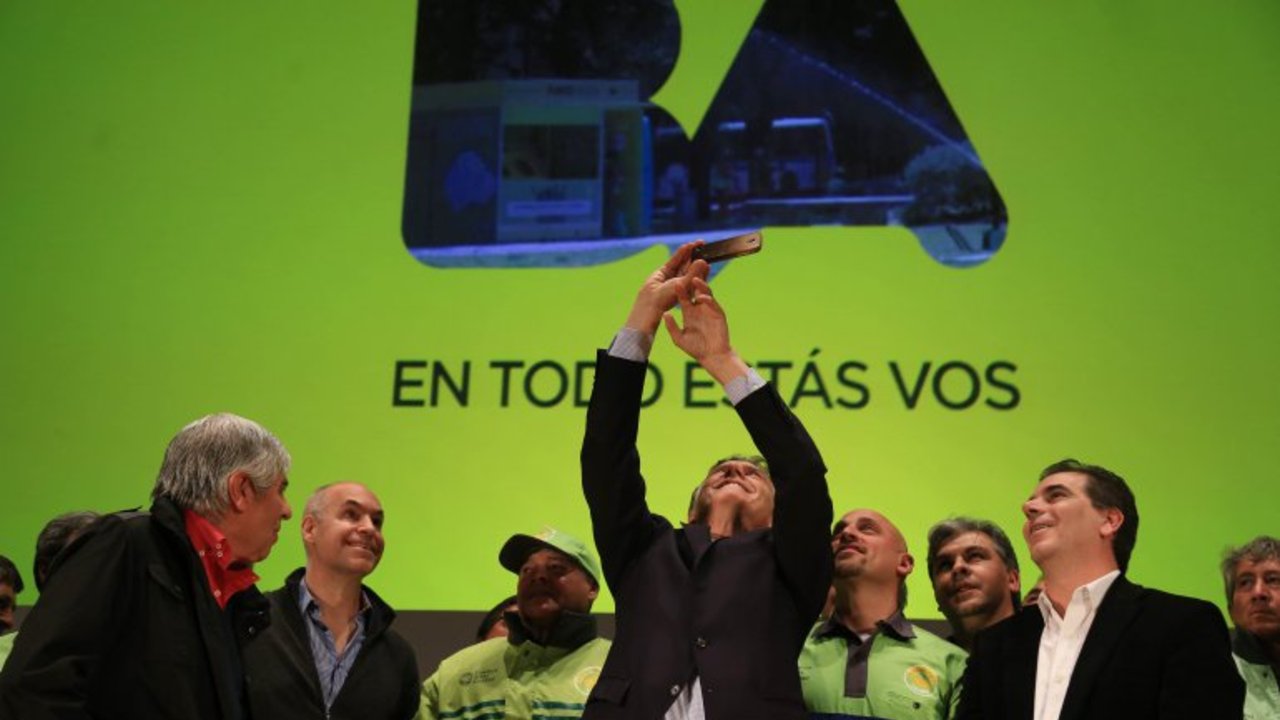 El sciolismo tilda al encuentro de Macri con Moyano como una "foto de ocasión"
