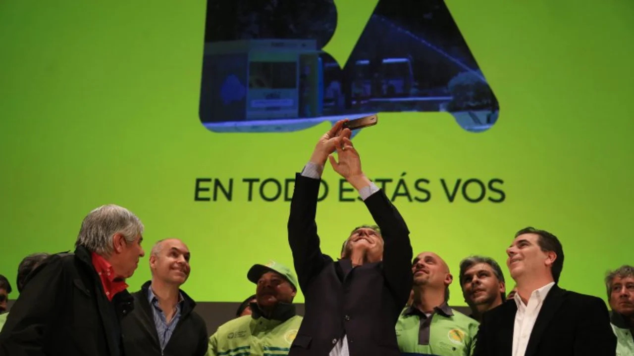 El sciolismo tilda al encuentro de Macri con Moyano como una "foto de ocasión"