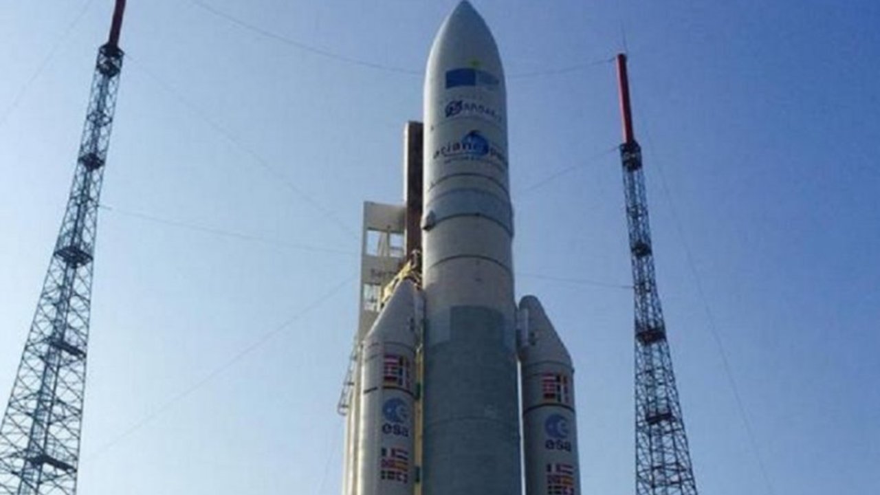 Para De Vido, el lanzamiento de ARSAT-2 es resultado "de una década de planificación"