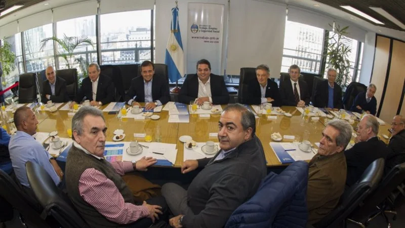 Primer encuentro entre el Gobierno y la CGT unificada por las paritarias