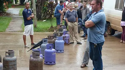 Aranguren dice que con el tarifazo al gas los pobres dejarán de usar garrafas Aranguren dice que con el tarifazo al gas los pobres dejarán de usar garrafas