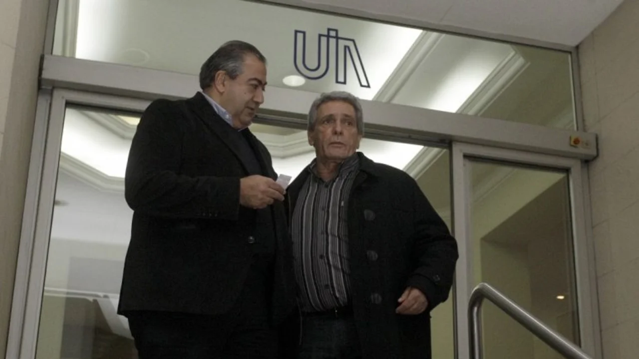 La CGT y la UIA advirtieron por la "caída de la economía" y la "pérdida de empleo"