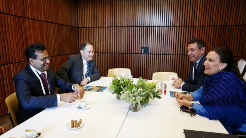 El insólito blooper de Michetti en una reunión con una empresa de gaseosas