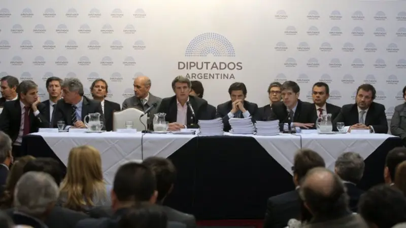 El Gobierno prepara una fuerte devaluación: el dólar trepará hasta $23,53 para 2019