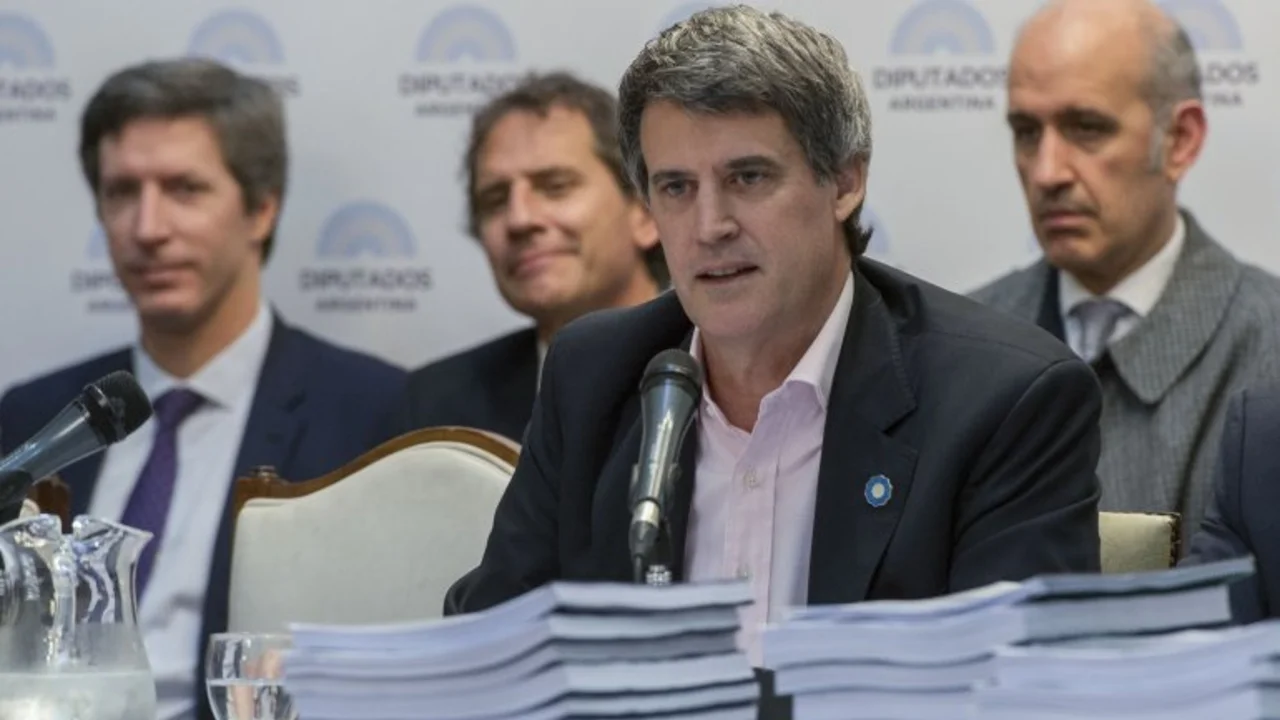 Prat Gay admite que el déficit fiscal será "muy alto" en 2017