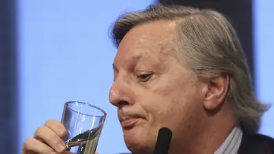 Increíble pero real: ¿dónde escondió el Gobierno a Aranguren en la audiencia pública? Increíble pero real: ¿dónde escondió el Gobierno a Aranguren en la audiencia pública?