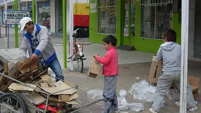 Una familia necesitó $ 12.500 para superar la pobreza en agosto, según el INDEC Una familia necesitó $ 12.500 para superar la pobreza en agosto, según el INDEC