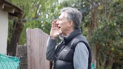 La foto de Macri gritando en el timbreo que generó burlas en las redes La foto de Macri gritando en el timbreo que generó burlas en las redes