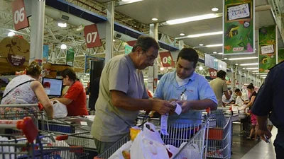 Supermercados y shoppings no abren este lunes Supermercados y shoppings no abren este lunes
