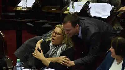 En medio de la fuerte interna con Peña, Carrió salió a respaldar a Monzó En medio de la fuerte interna con Peña, Carrió salió a respaldar a Monzó