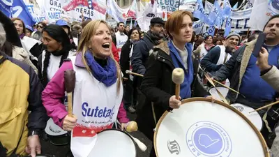Martes de paro: protestan docentes, estatales y médicos de hospitales públicos Martes de paro: protestan docentes, estatales y médicos de hospitales públicos