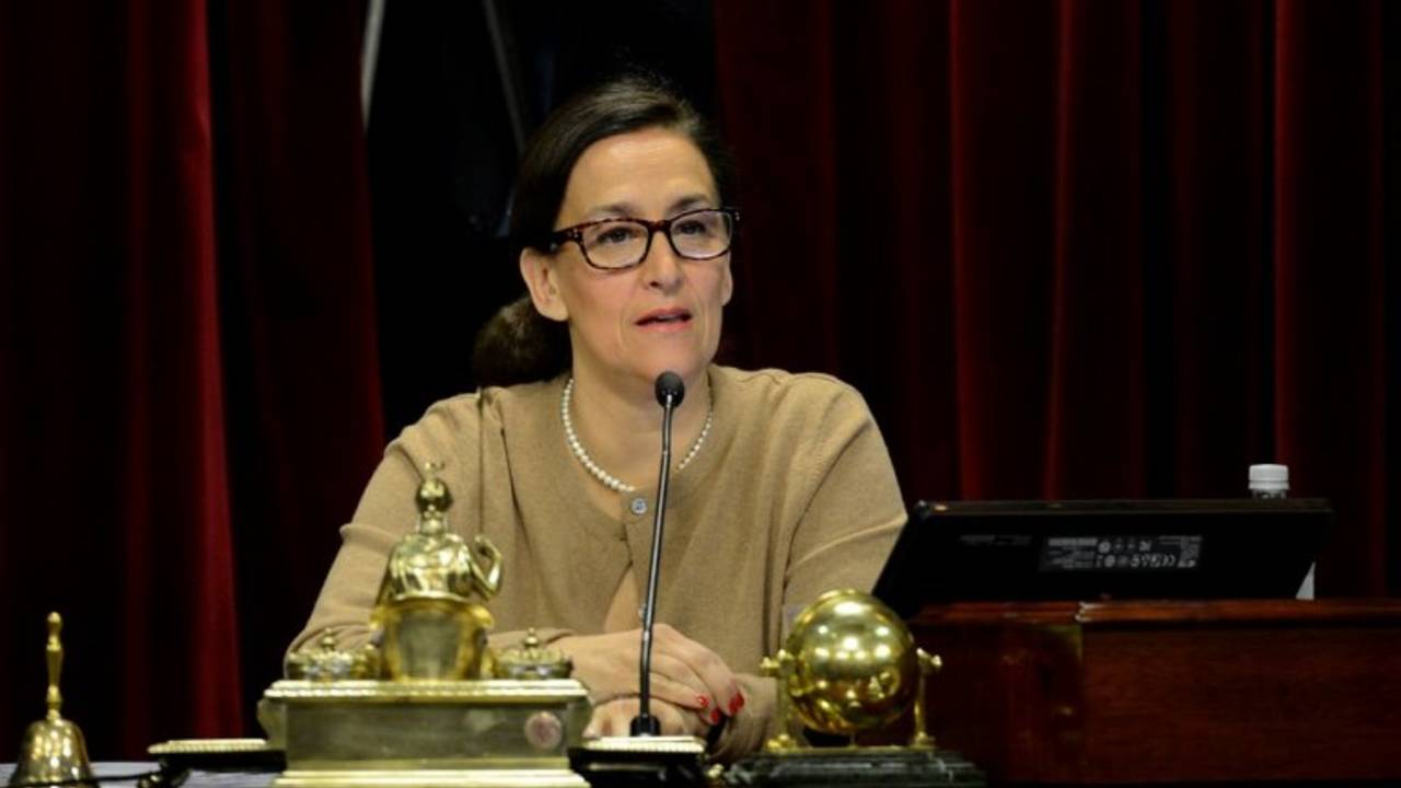 Polémica con Michetti por impedir el ingreso de fotógrafos en el Senado