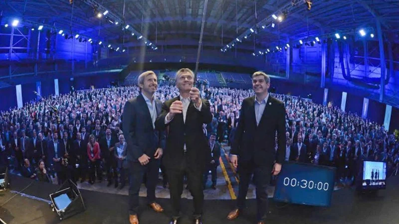 La dura acusación de un intendente contra Macri: "Nos arrían como ganado para aplaudir"